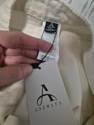 Pantalones beige anchos con bordado