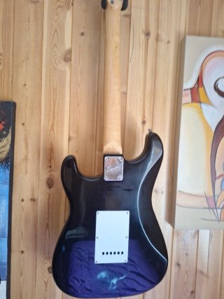 Guitarra Eléctrica tipo Stratocaster Negra