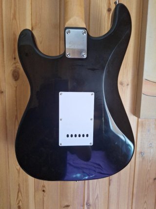 Guitarra Eléctrica tipo Stratocaster Negra