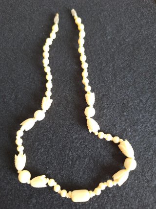 Collar gargantilla vintage tallado a mano muy buen