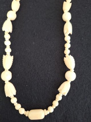 Collar gargantilla vintage tallado a mano muy buen