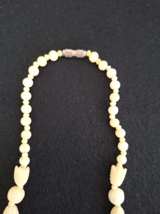 Collar gargantilla vintage tallado a mano muy buen