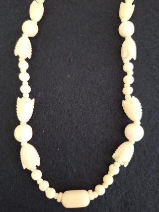 Collar gargantilla vintage tallado a mano muy buen