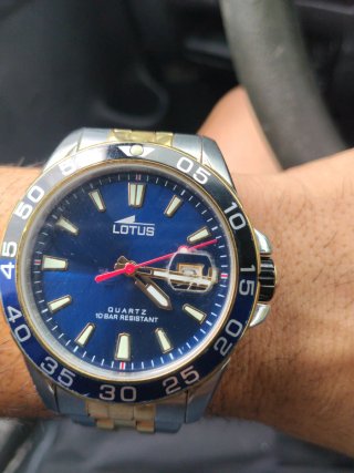 Reloj Lotus Azul y Dorado