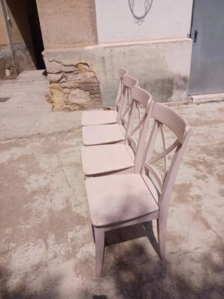 Juego de 4 sillas de madera maziza color rosa