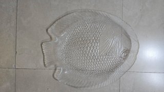 Fuente cristal forma pescado