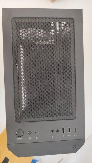 MSI MAG Forge M100R ARGB nueva sin cristal