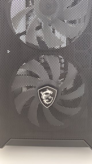 MSI MAG Forge M100R ARGB nueva sin cristal