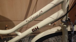 Bicicleta de paseo BH color crema