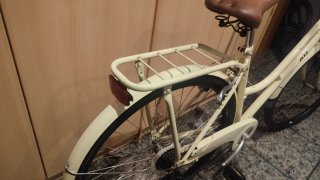 Bicicleta de paseo BH color crema