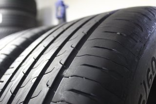 2 Gomme Usate Continental 225/60 R18 104V
