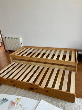 Cama individual madera maciza con cama nido.