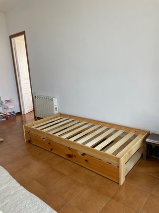 Cama individual madera maciza con cama nido.
