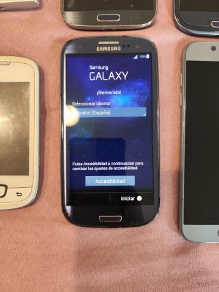 Lotto di 12 smartphone Samsung, LG e Sony Xperia