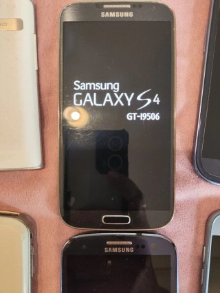 Lotto di 12 smartphone Samsung, LG e Sony Xperia