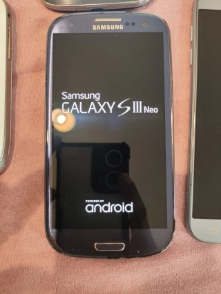 Lotto di 12 smartphone Samsung, LG e Sony Xperia