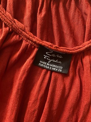 Top rojo de tirantes