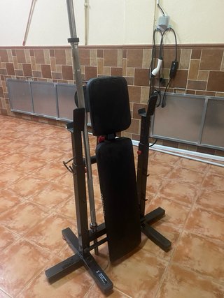 Banco de pesas con barra
