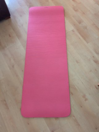 Colchoneta de yoga rosa