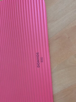 Colchoneta de yoga rosa