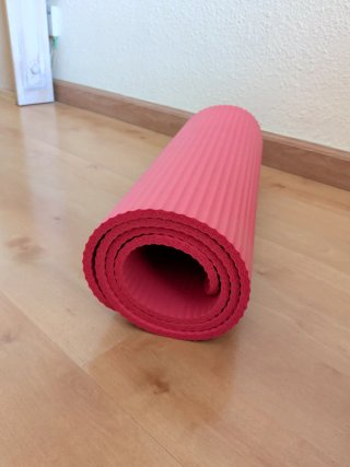Colchoneta de yoga rosa