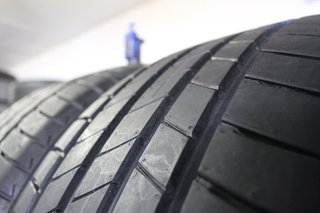 2 Gomme Usate Bridgestone 275 40 R21 107Y