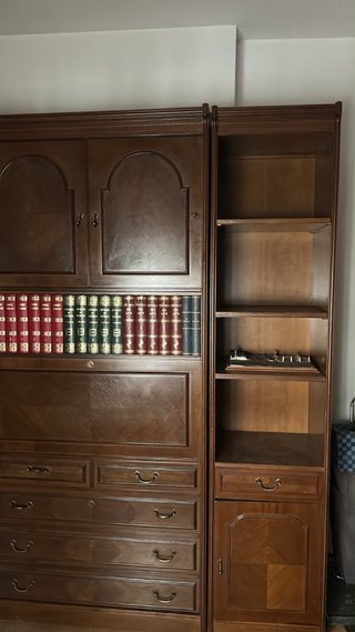 Mueble de pared con estantería