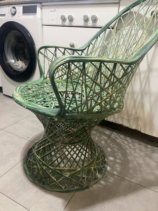 Mesa y 2 sillas fibra de vidrio hilada color verde