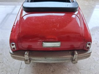 Modellino auto rossa