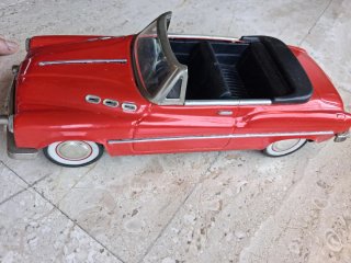 Modellino auto rossa