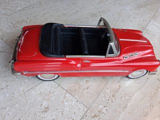 Modellino auto rossa