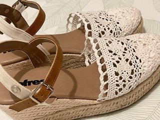Sandalias cuña Refresh mujer