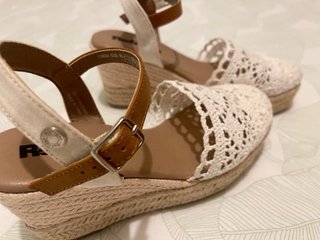 Sandalias cuña Refresh mujer