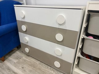 Dormitorio infantil / bebe con cuna