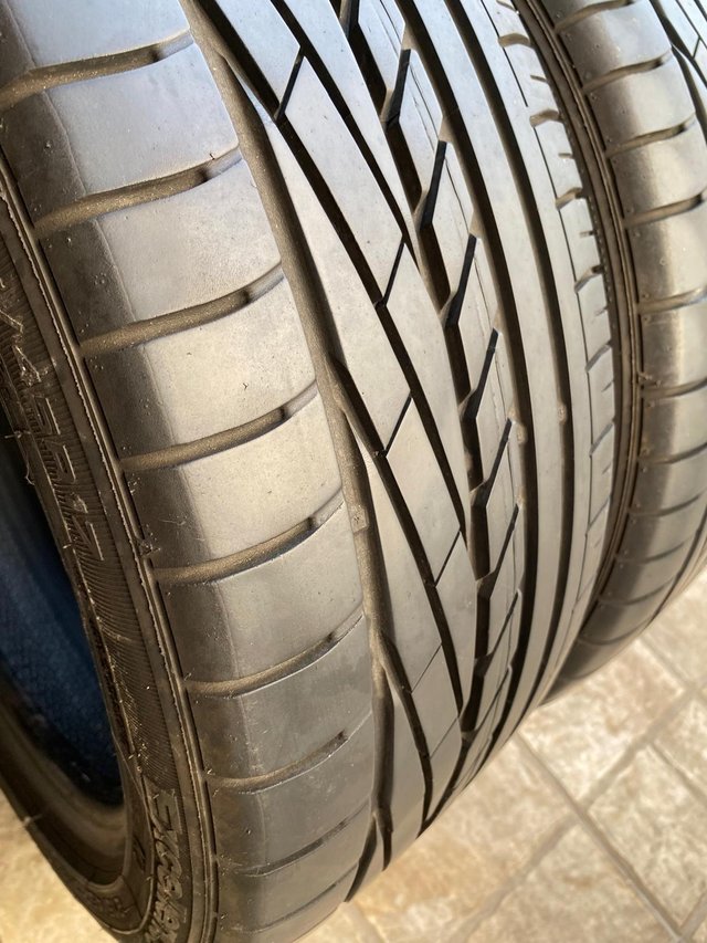 Neumáticos 215/45 R17 GOODYEAR