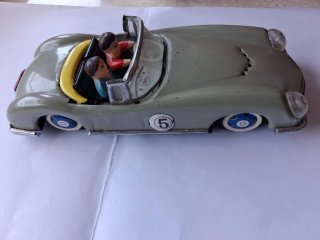 Modellino auto d'epoca con 2 passeggeri