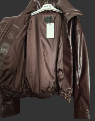 Chaqueta bomber efecto piel burdeos Zara nueva