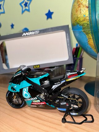 Moto 1:12 Yamaha Petronas Rossi