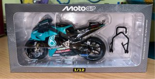 Moto 1:12 Yamaha Petronas Rossi
