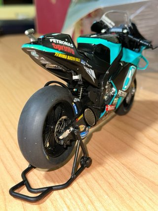 Moto 1:12 Yamaha Petronas Rossi