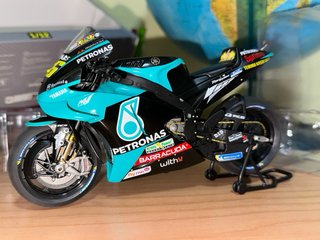 Moto 1:12 Yamaha Petronas Rossi