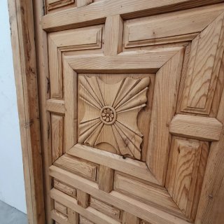 Puerta Principal de Convento en Madera Pino.
