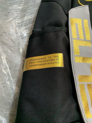 Mochila Nike Elite Negra y Dorada