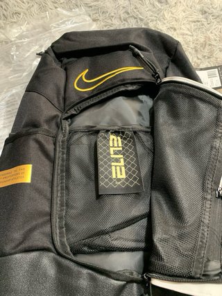 Mochila Nike Elite Negra y Dorada
