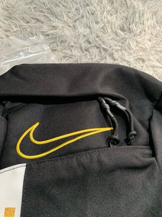 Mochila Nike Elite Negra y Dorada