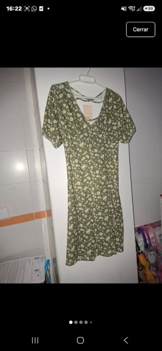 Vestido verde floral con espalda cruzada