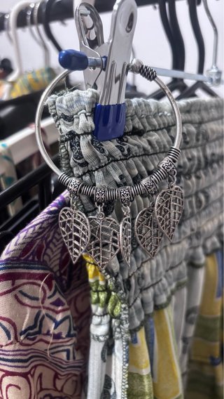 Pulsera abalorios hojas plata