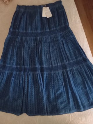 Falda larga azul con volantes