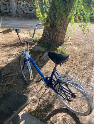 Bicicleta BH vintage azul.