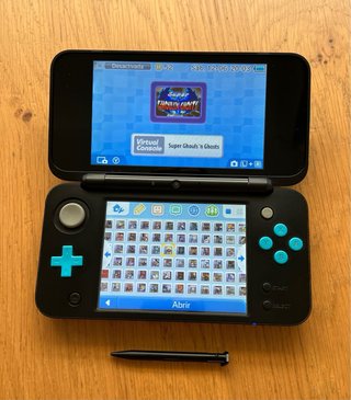 Nuovo Nintendo 2DS XL Nero e Blu + Scheda SD